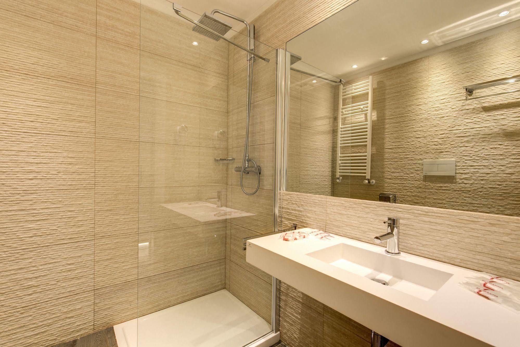 เอชเช โรมา สวีท Bed & Breakfast ภายนอก รูปภาพ