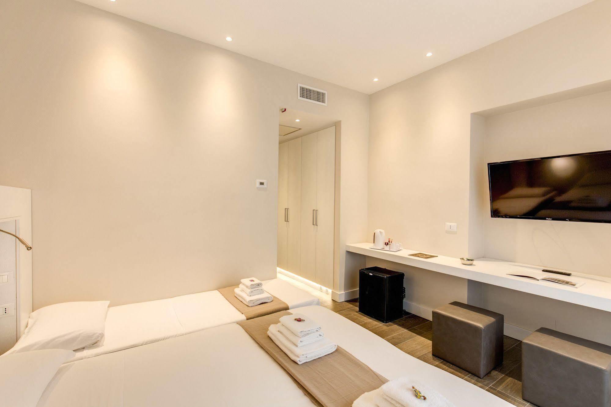 เอชเช โรมา สวีท Bed & Breakfast ภายนอก รูปภาพ