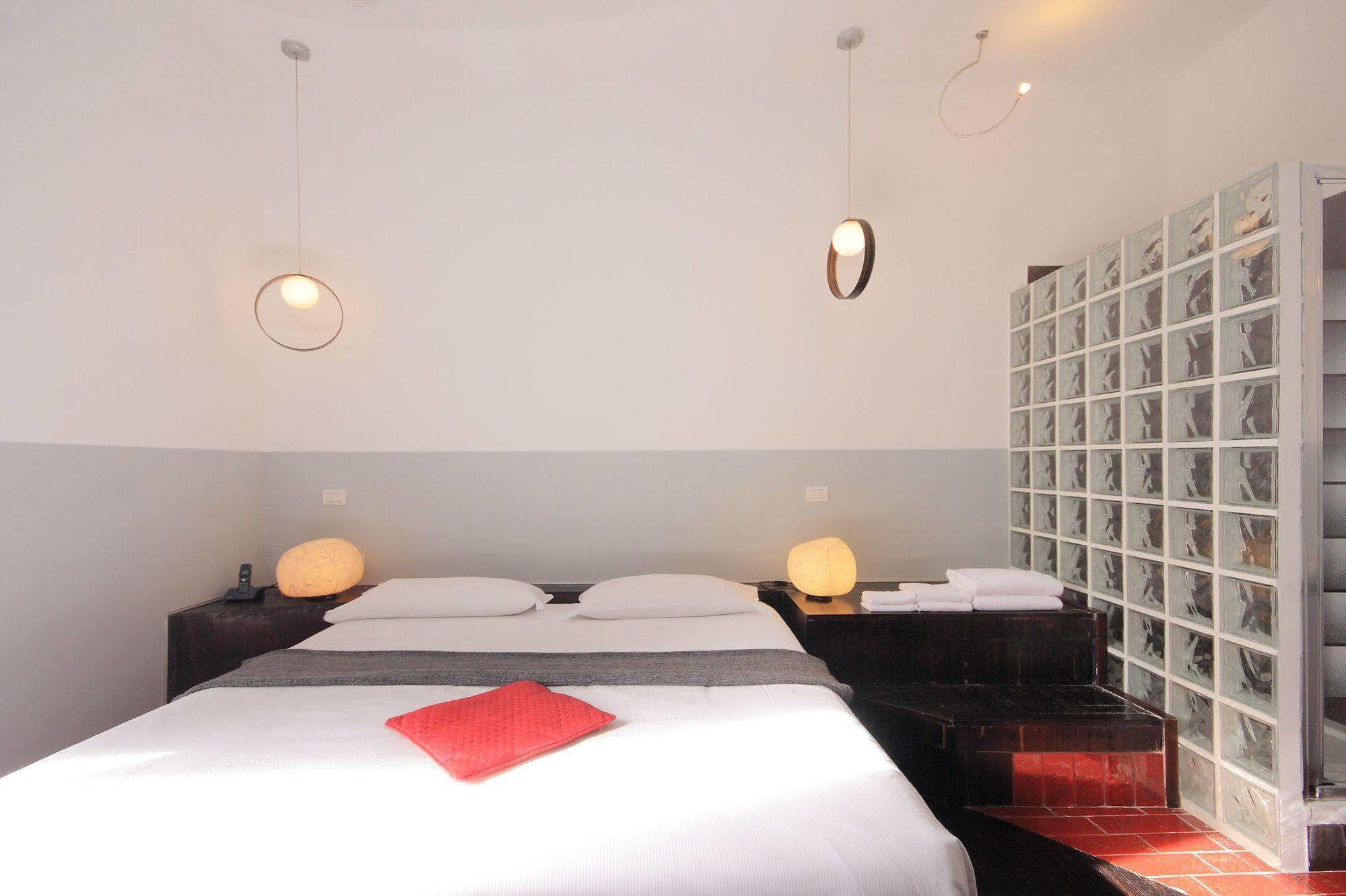 เอชเช โรมา สวีท Bed & Breakfast ภายนอก รูปภาพ