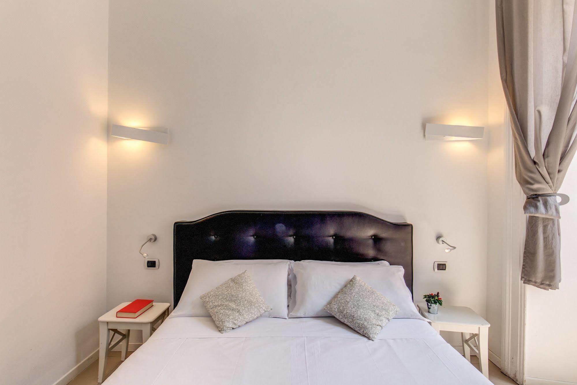 เอชเช โรมา สวีท Bed & Breakfast ภายนอก รูปภาพ