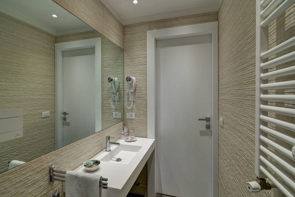 เอชเช โรมา สวีท Bed & Breakfast ภายนอก รูปภาพ